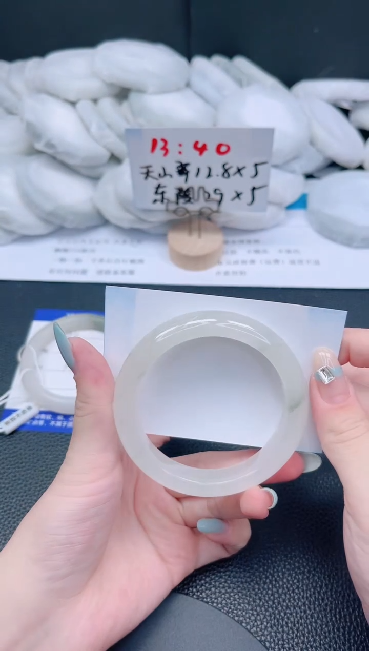 未镶嵌手镯石英质玉95-56.7