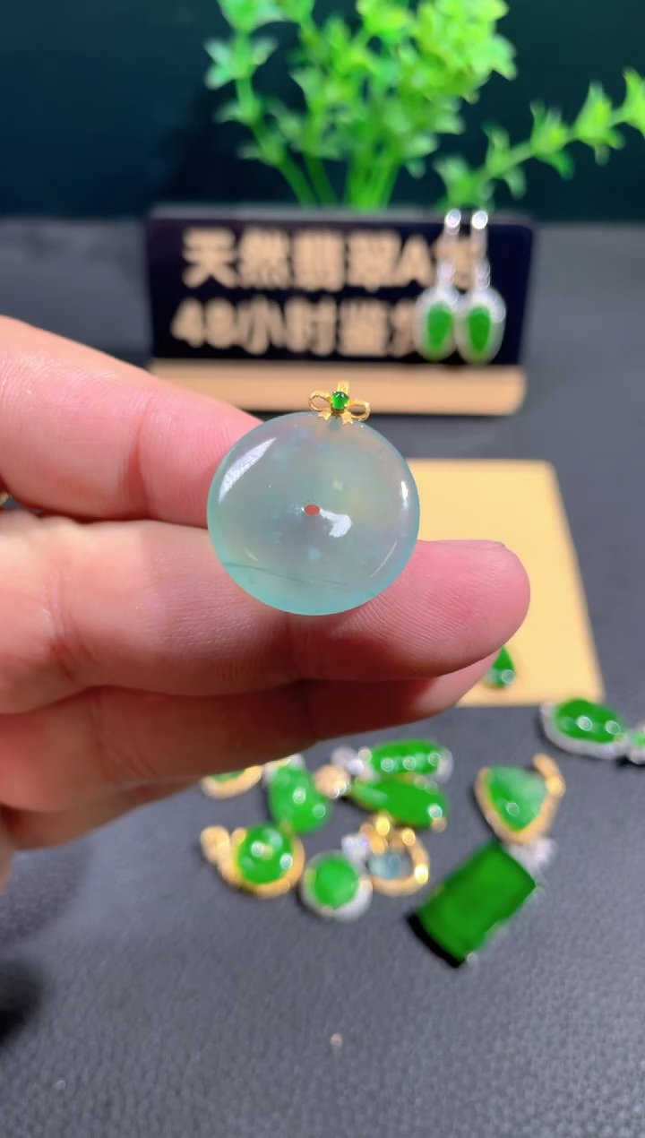 【闪购商品】翡翠颈饰18K金镶嵌翡翠