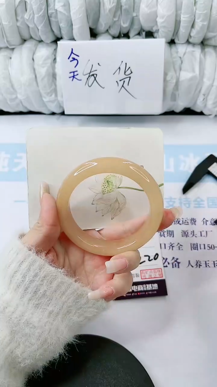 【闪购商品】石英质玉手镯合金多样性发货V220