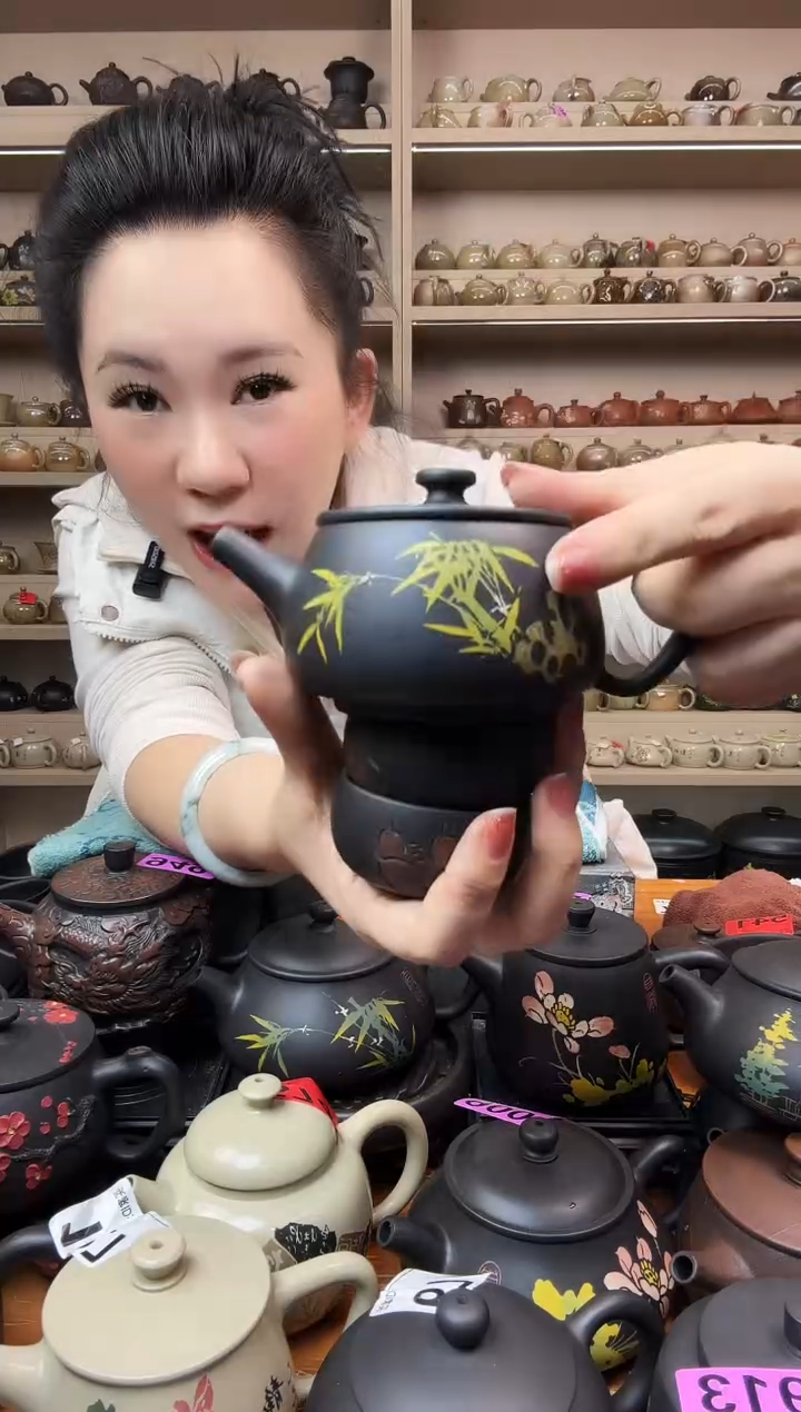 壶彩填汉瓦200cc+2线雕杯 950