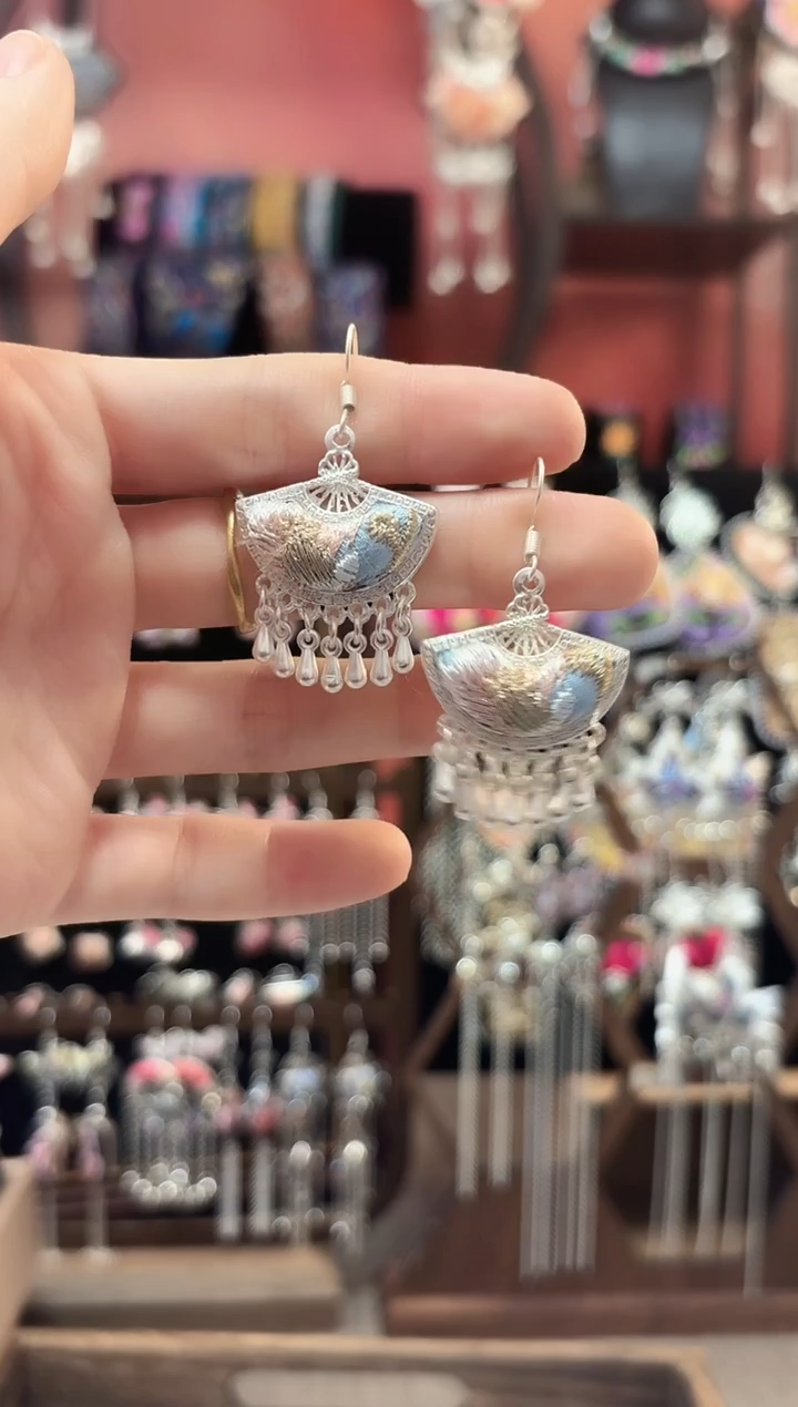 织绣 云织谣民族风精美饰品   410