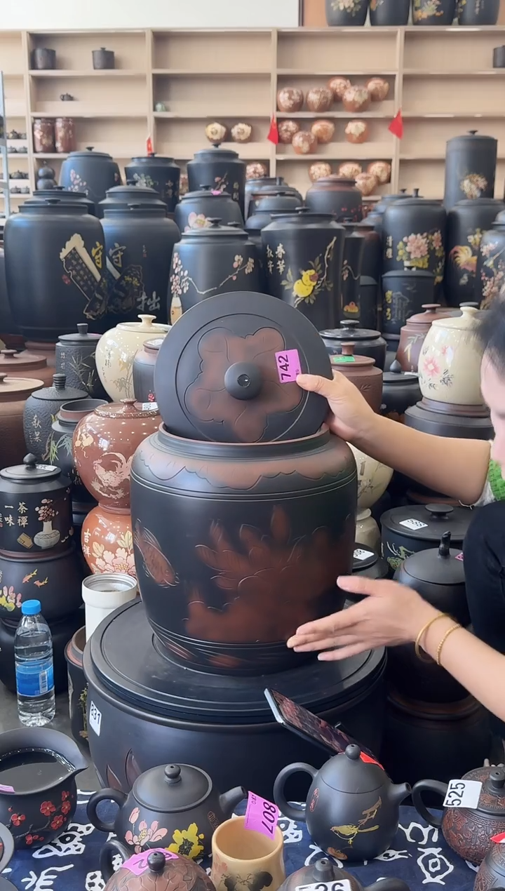 罐瑕疵水缸13升荷花   683