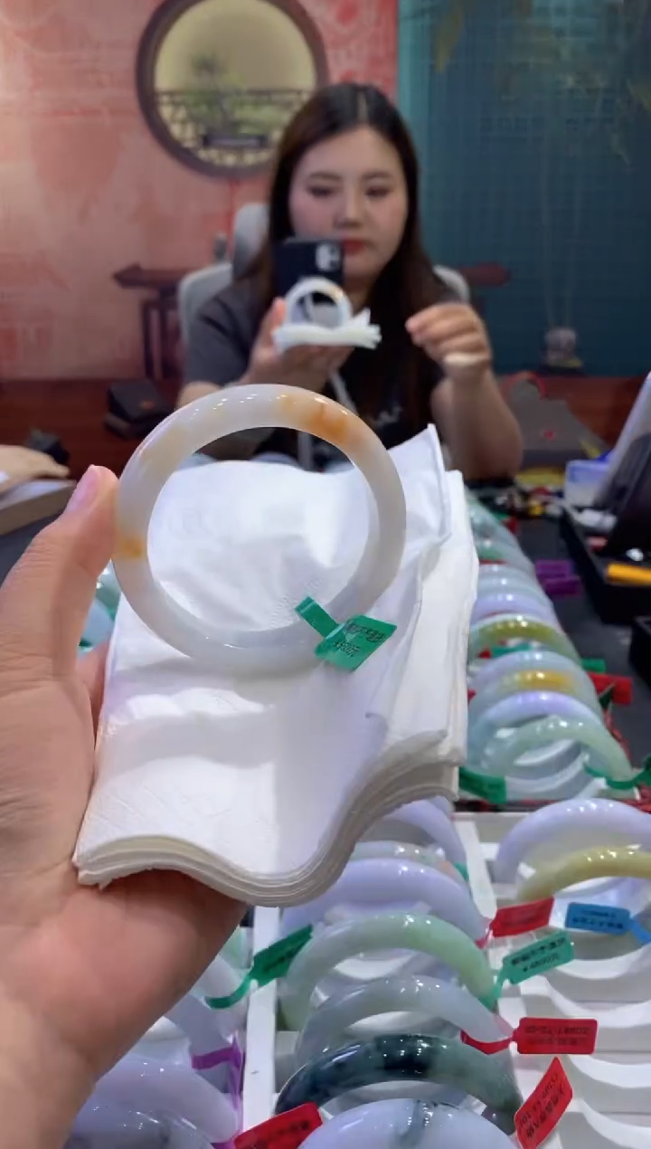 翡翠手镯未镶嵌多人00019207