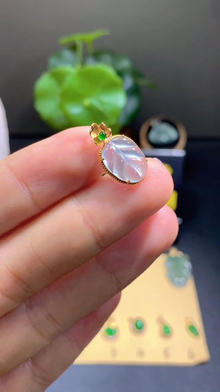 颈饰18K金镶嵌翡翠翡翠A货