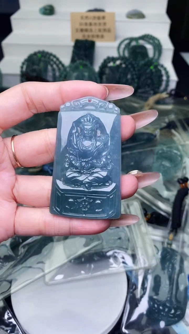 颈饰未镶嵌翡翠 