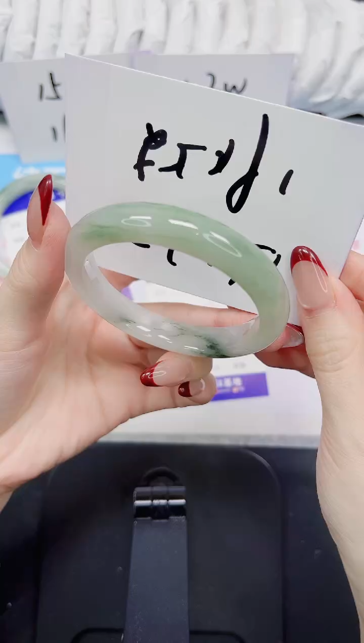 【闪购商品】石英质玉手镯未镶嵌110