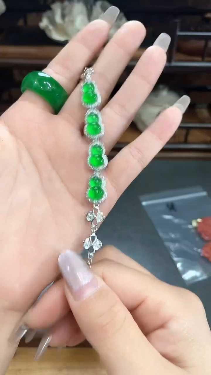 翡翠未镶嵌颈饰129