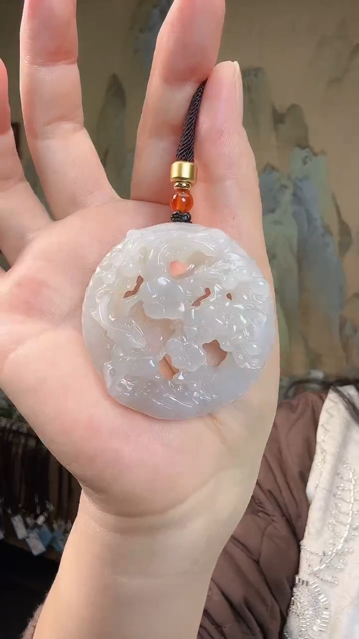 颈饰未镶嵌和田玉.