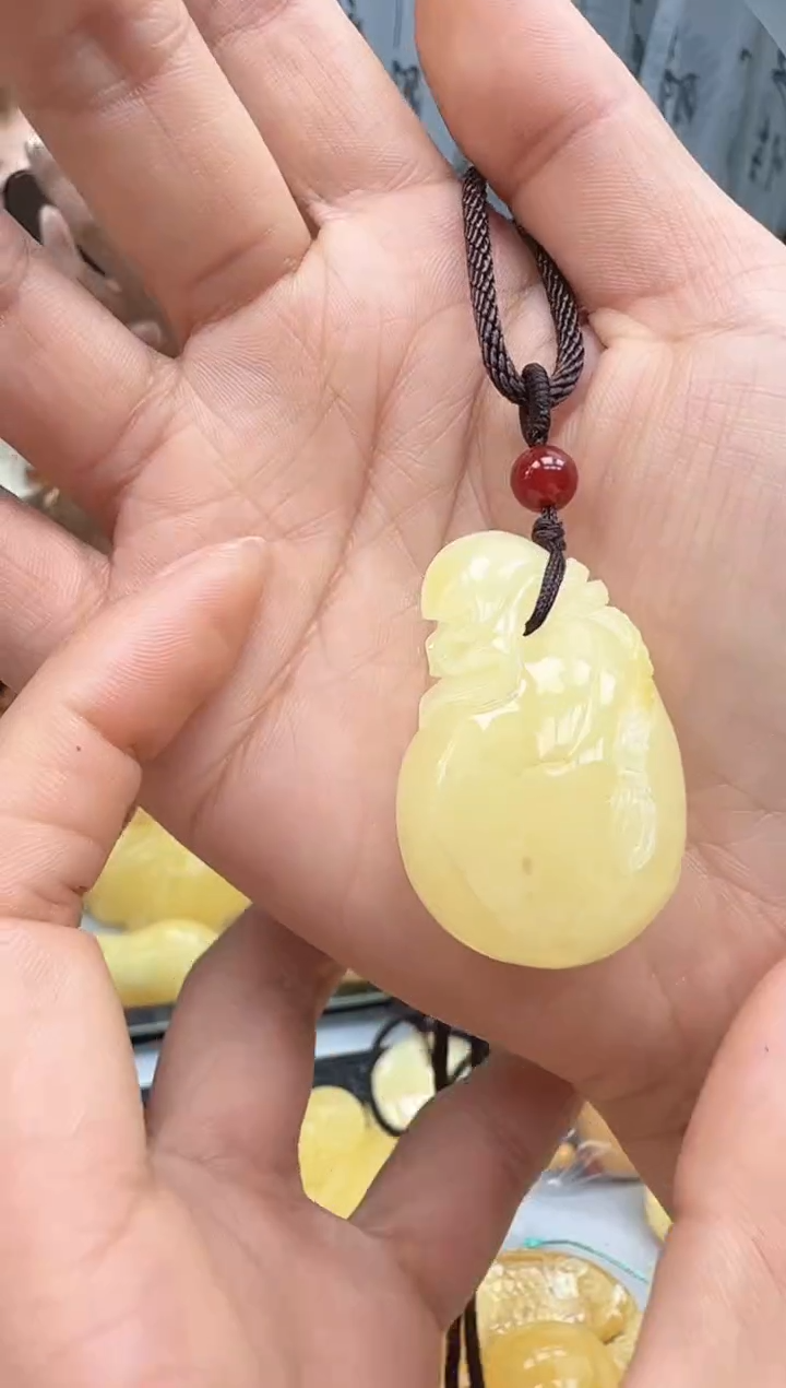 【闪购商品】琥珀裸石未镶嵌挂坠