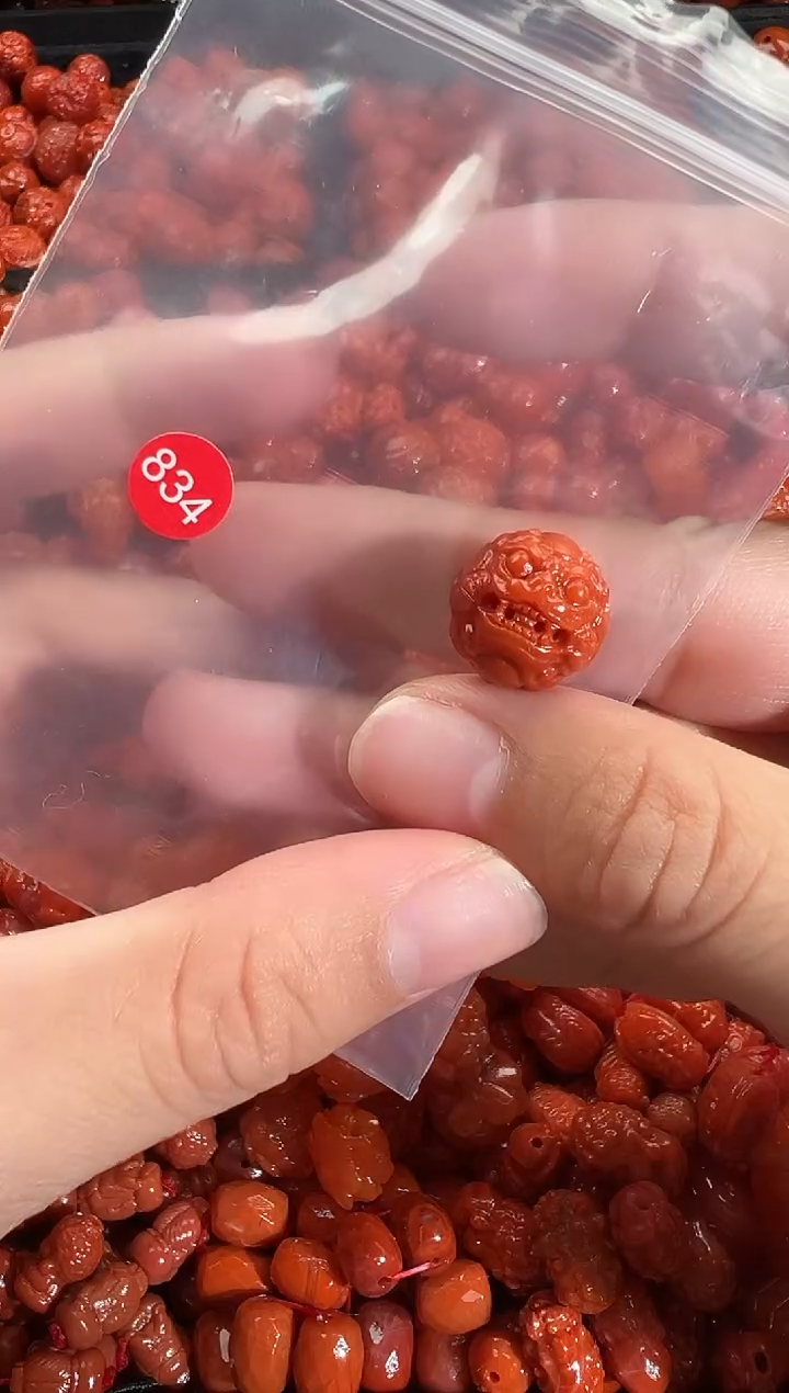 颈饰未镶嵌南红玛瑙1