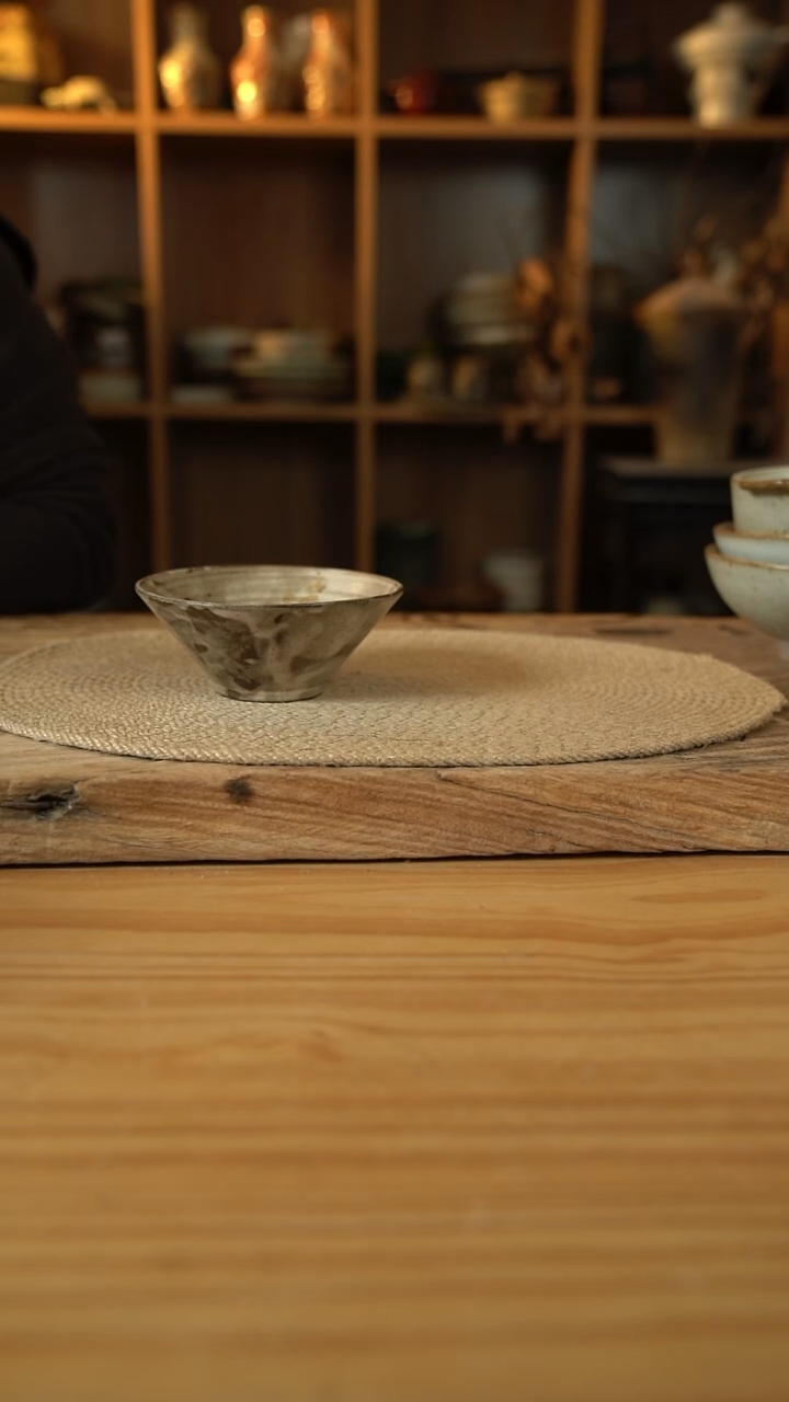 174奶咖色系列的斗笠米饭碗1个