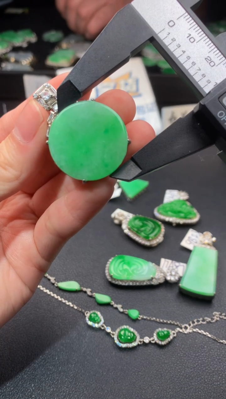 【闪购商品】翡翠颈饰银S925镶嵌翡翠1