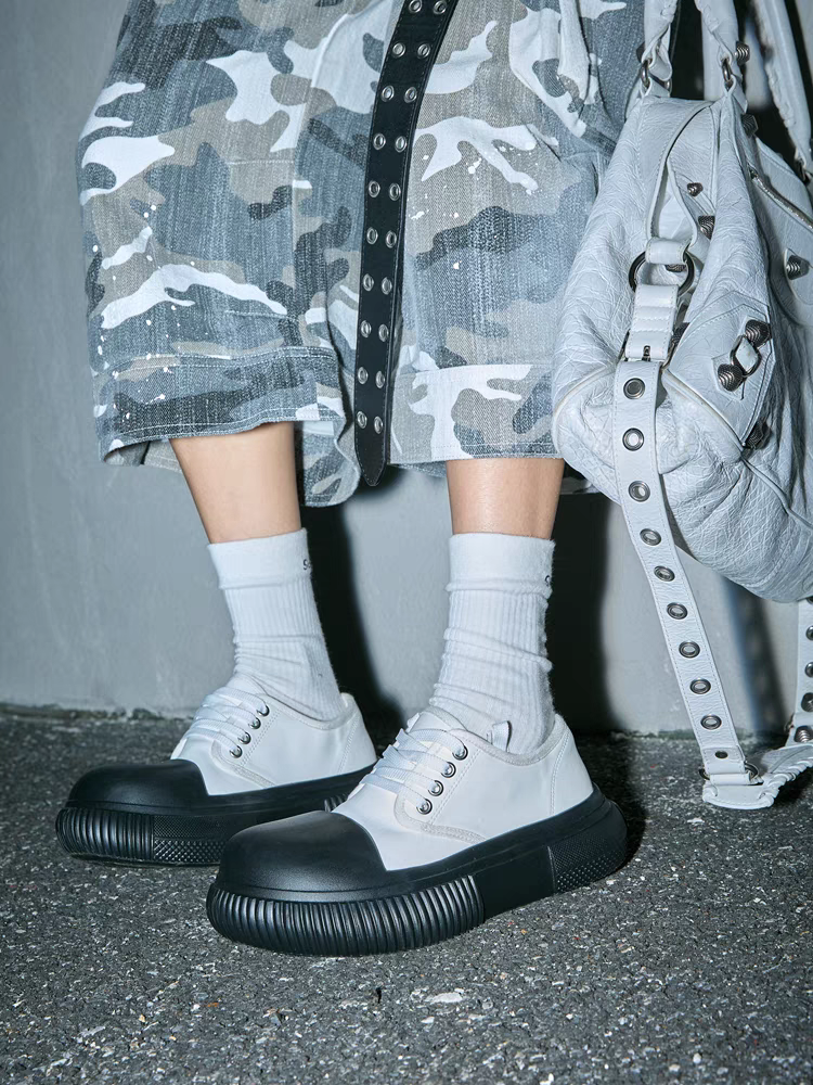 VEEFSHOW 600-2 丑萌厚底大头面包鞋女2025新款圆头休闲鞋小白鞋