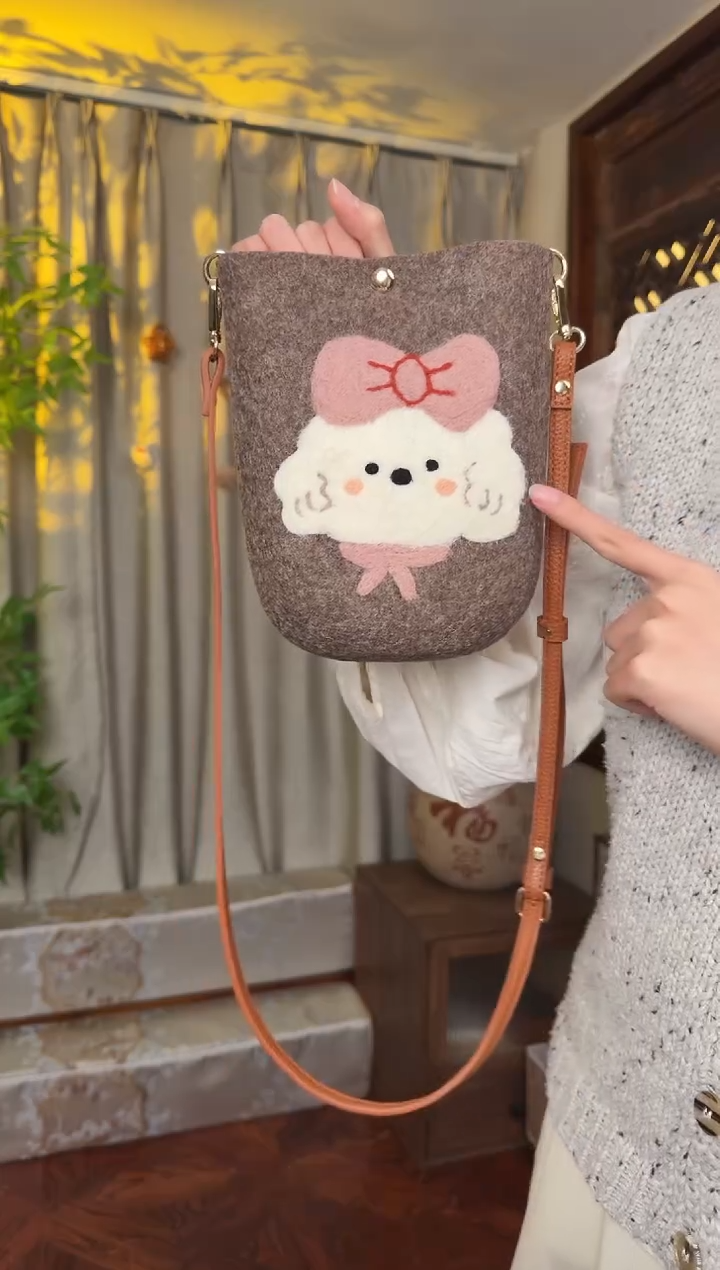 羊毛非遗羊毛毡包 手机包小狗