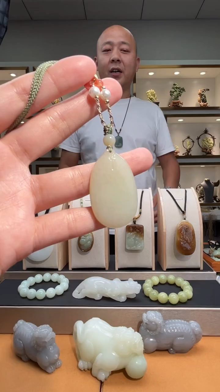 颈饰未镶嵌和田玉苏