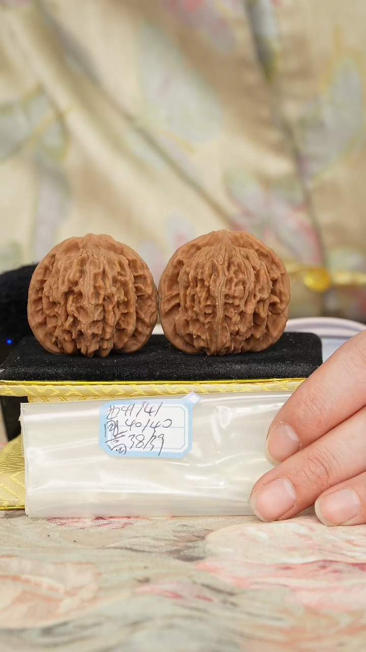 【闪购商品】文玩核桃把件老楼