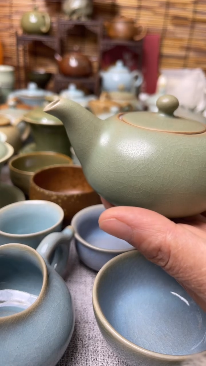 【闪购商品】瓷片原生态原矿青绿微瑕壶