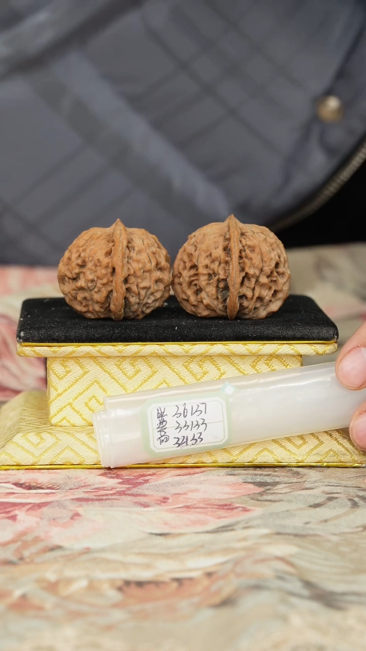 【闪购商品】文玩核桃把件非嫁接元宝