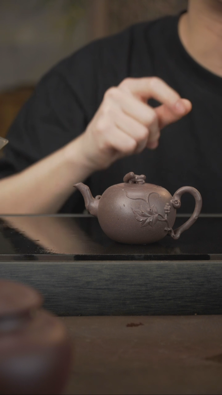 茶壶紫砂20 松鼠葡萄 青灰段 130cc