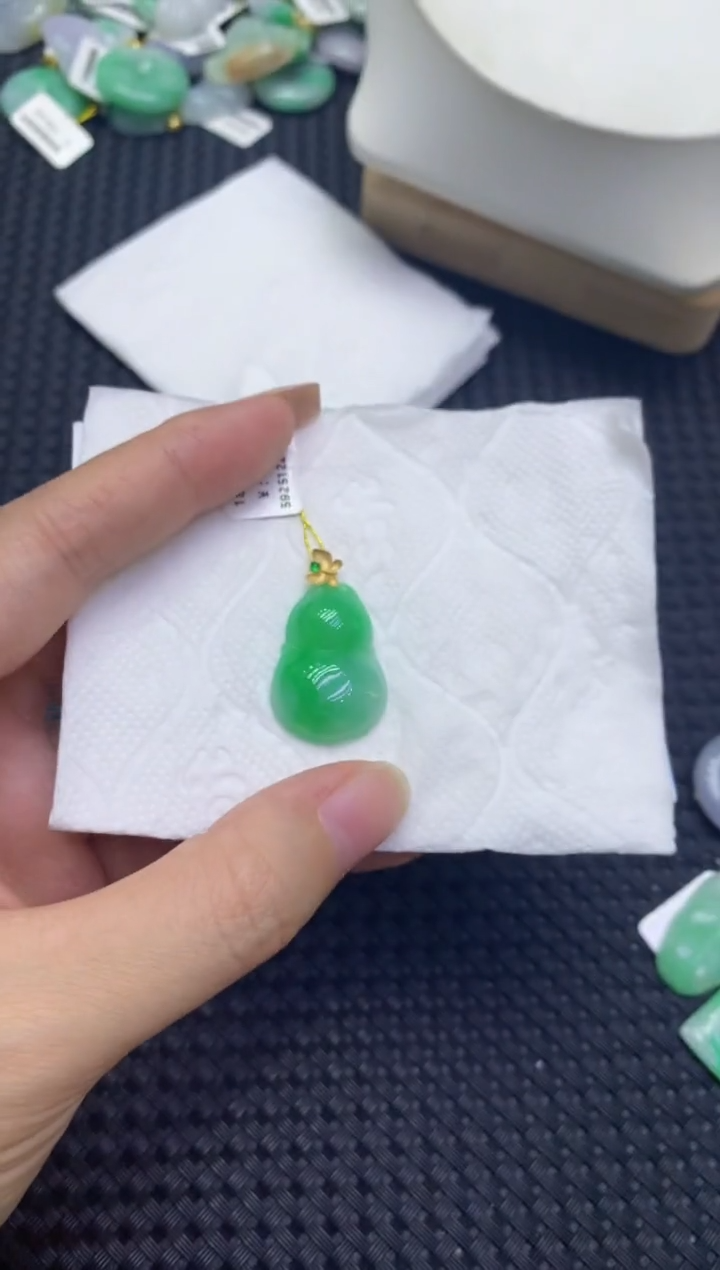颈饰18K金镶嵌翡翠天然缅甸翡翠A货