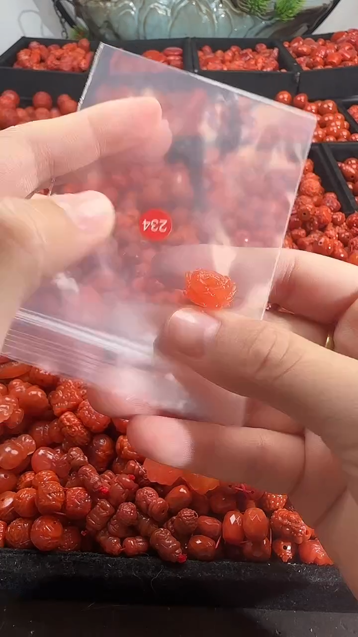 颈饰未镶嵌南红玛瑙1
