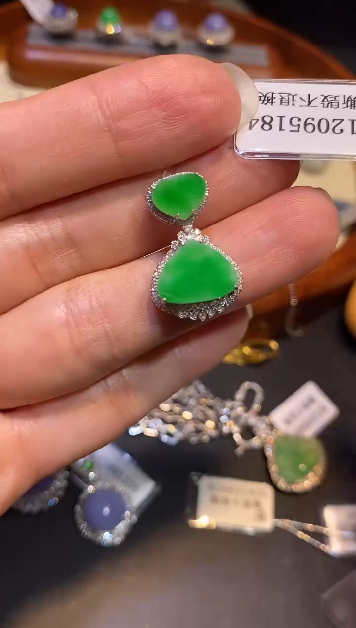 【闪购商品】翡翠吊坠(不含链)18K金镶嵌吊坠