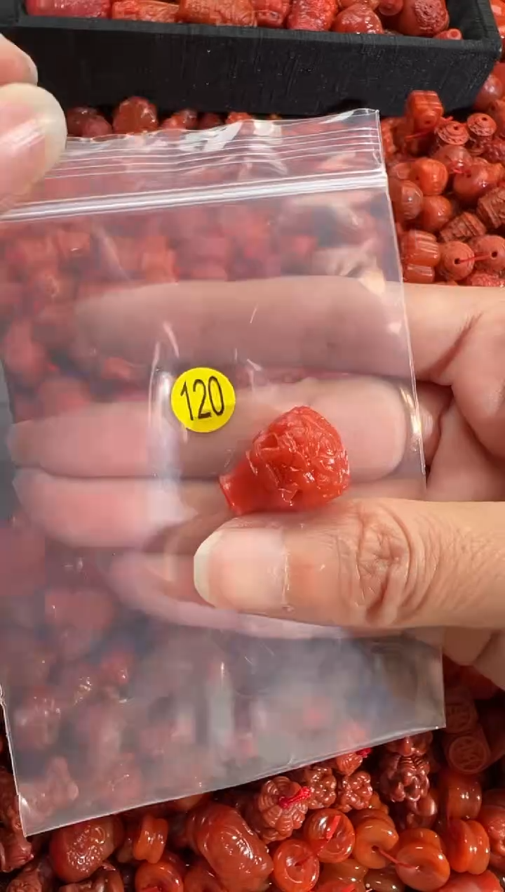 南红玛瑙未镶嵌颈饰1