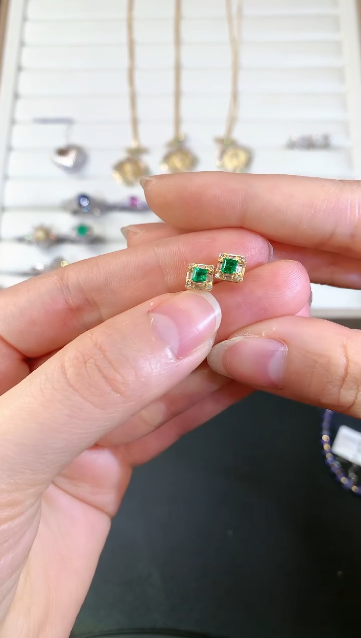 【闪购商品】祖母绿耳饰18K金镶嵌S430|2980