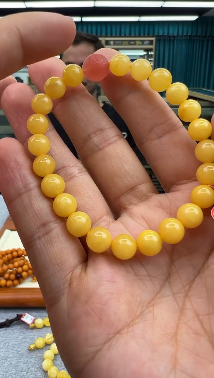 未镶嵌琥珀手链141秒拍号 假一罚三