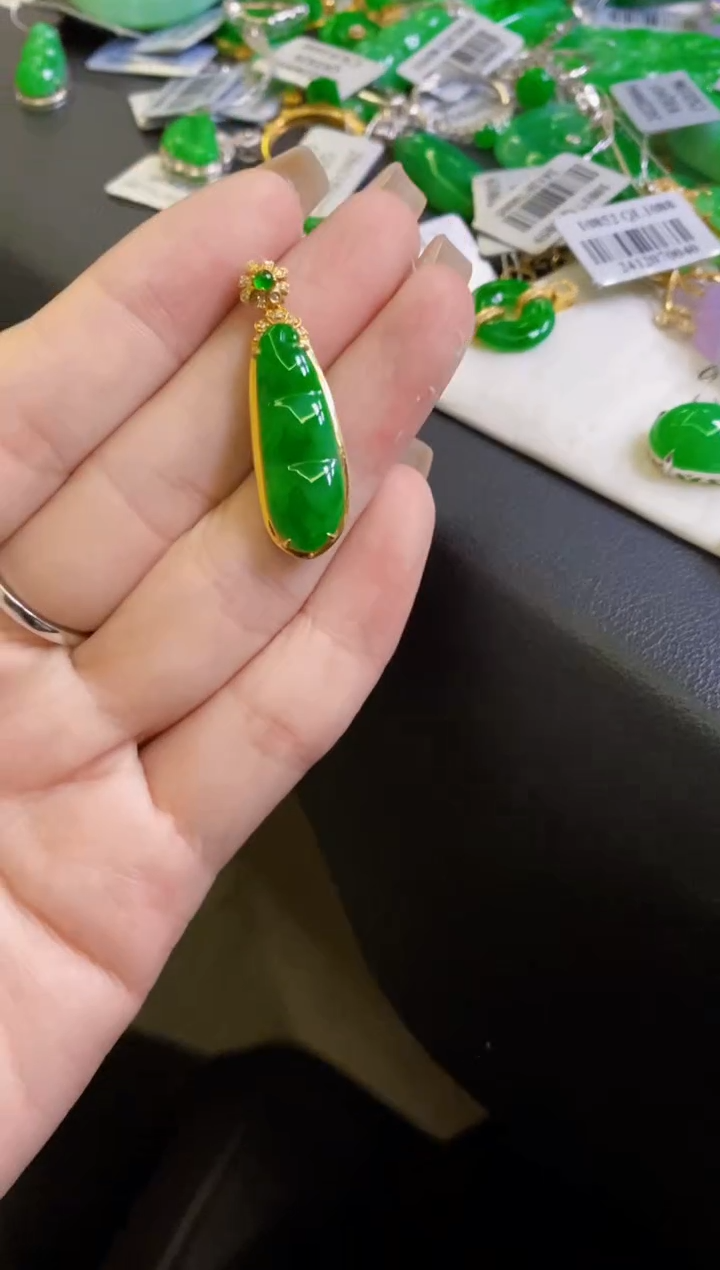 【闪购商品】定制翡翠18K金镶嵌吊坠