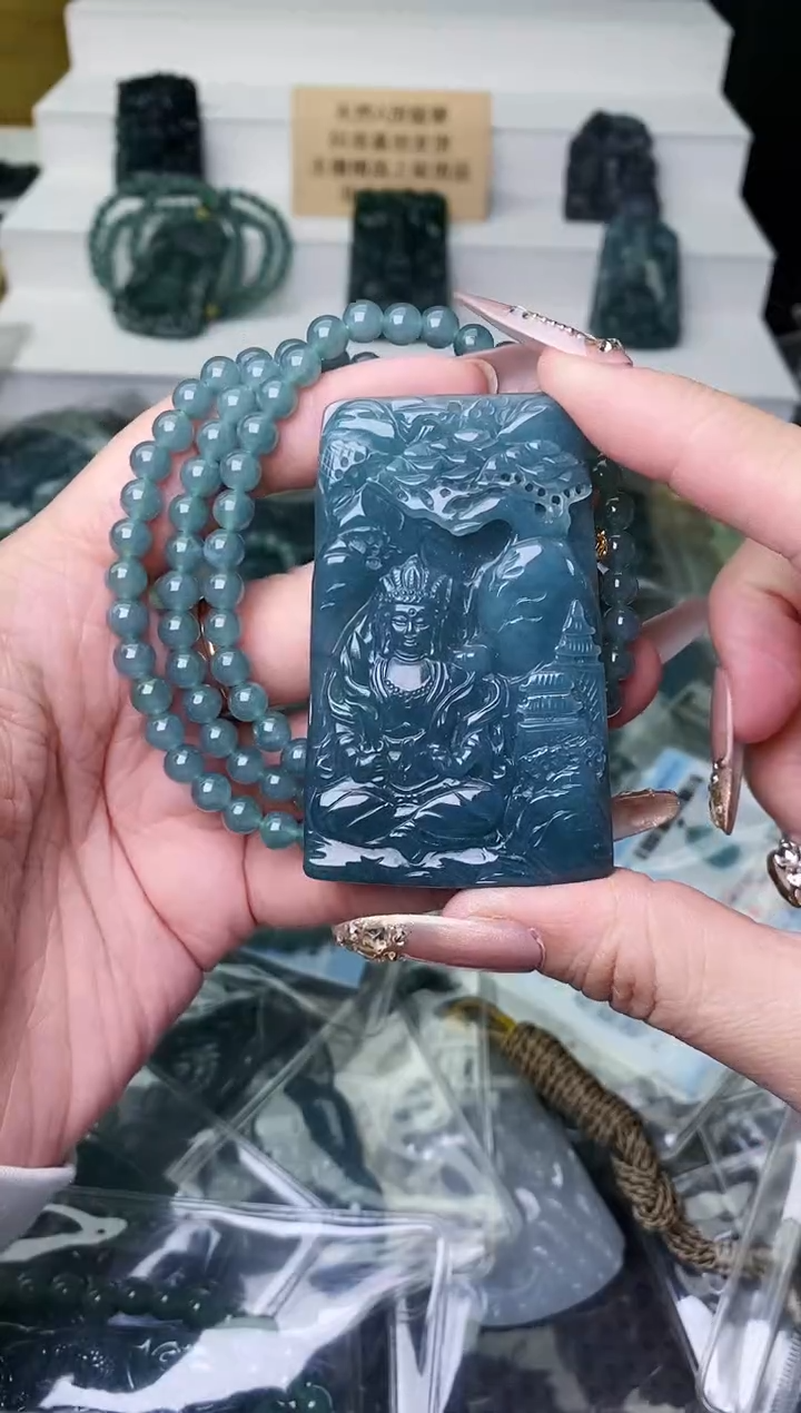 颈饰未镶嵌翡翠 