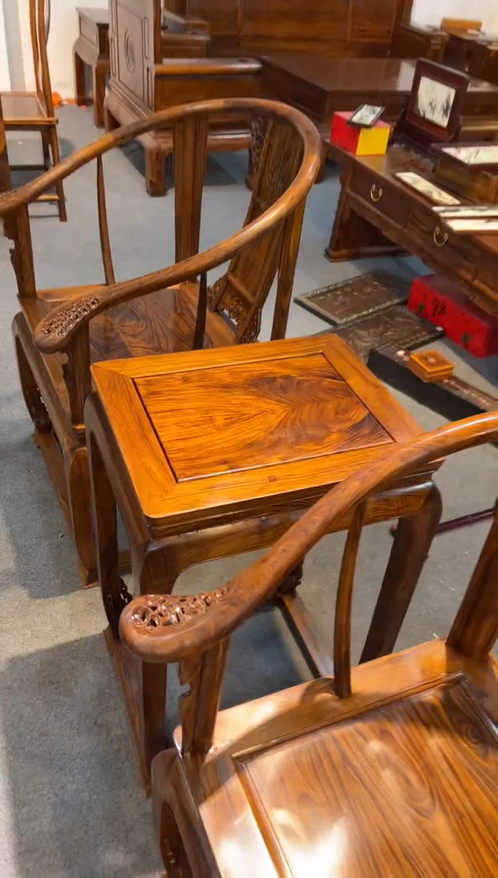 【闪购商品】花梨木类木雕椅子一对
