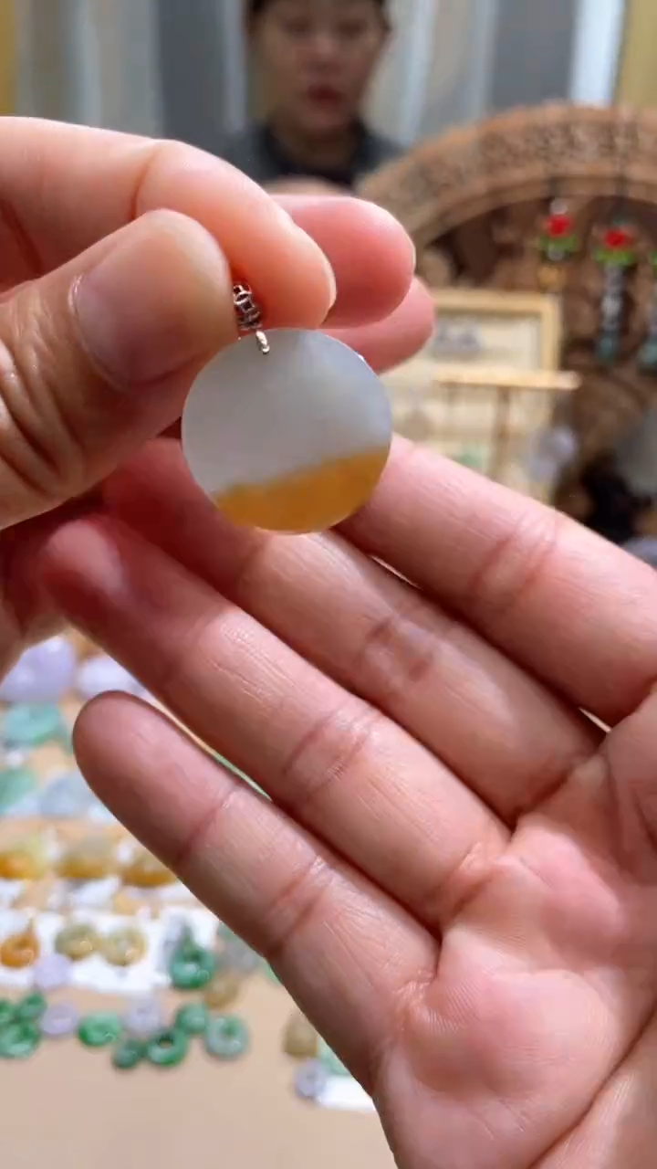 【闪购商品】翡翠颈饰18K金镶嵌无事牌