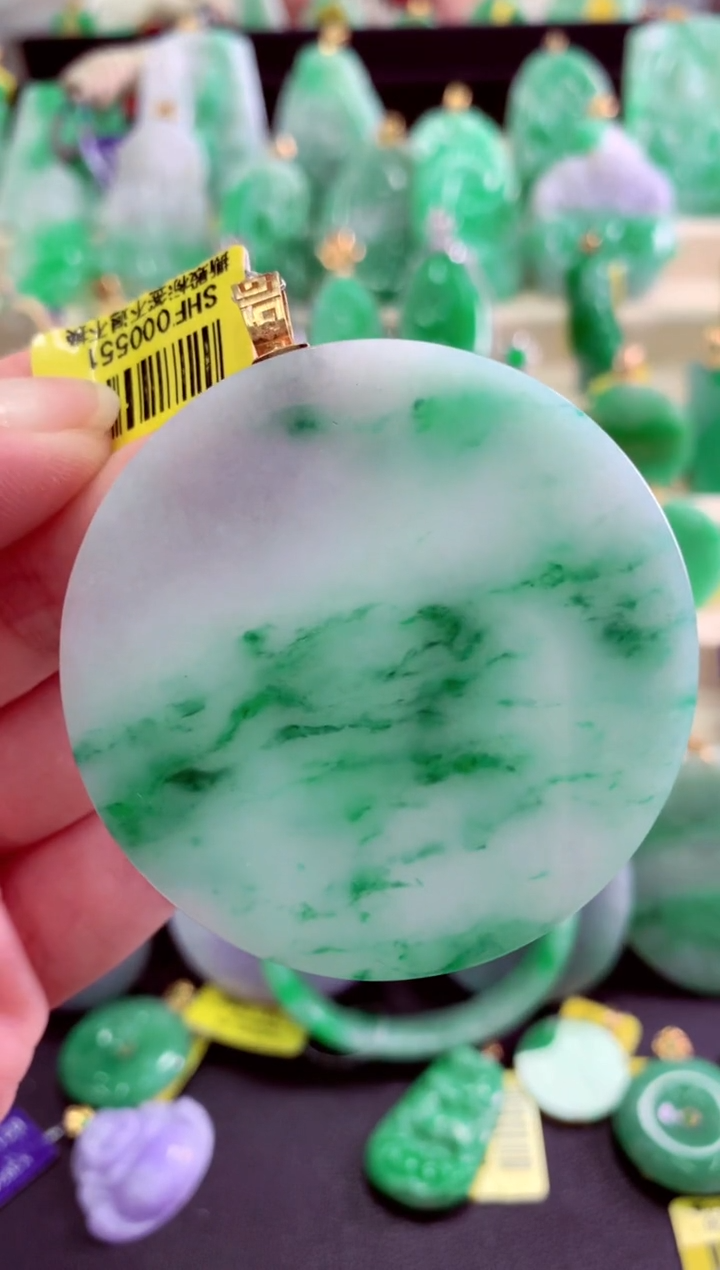 颈饰18K金镶嵌翡翠挂件