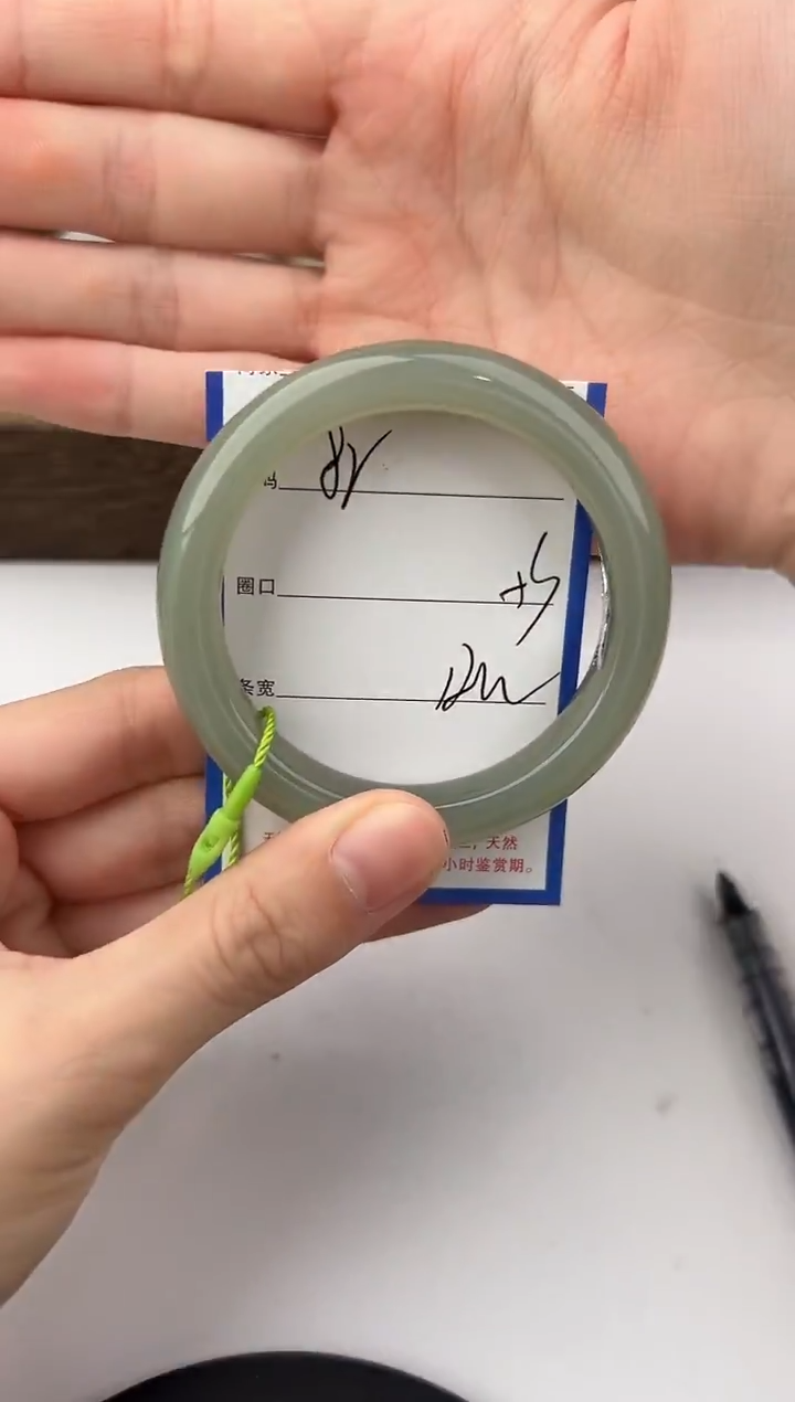 未镶嵌手镯和田玉82颜色微差无瑕疵