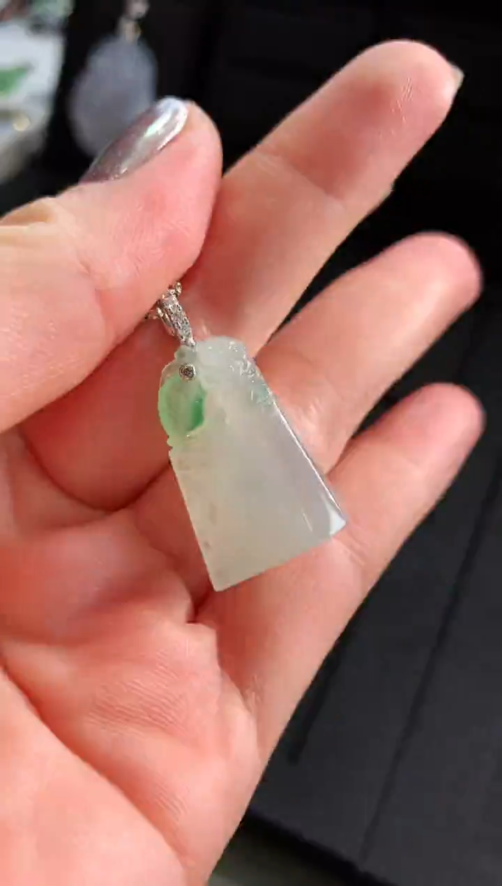 【闪购商品】翡翠吊坠(不含链)18K金镶嵌吊坠