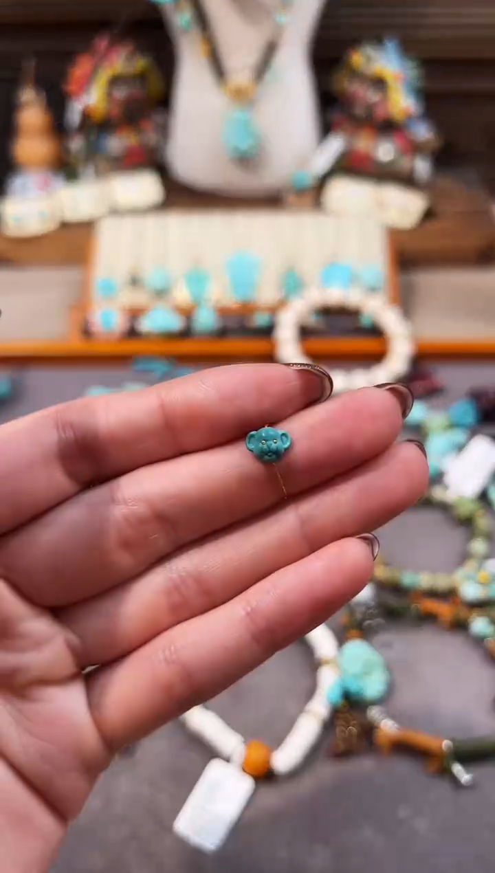 未镶嵌绿松石配饰小熊