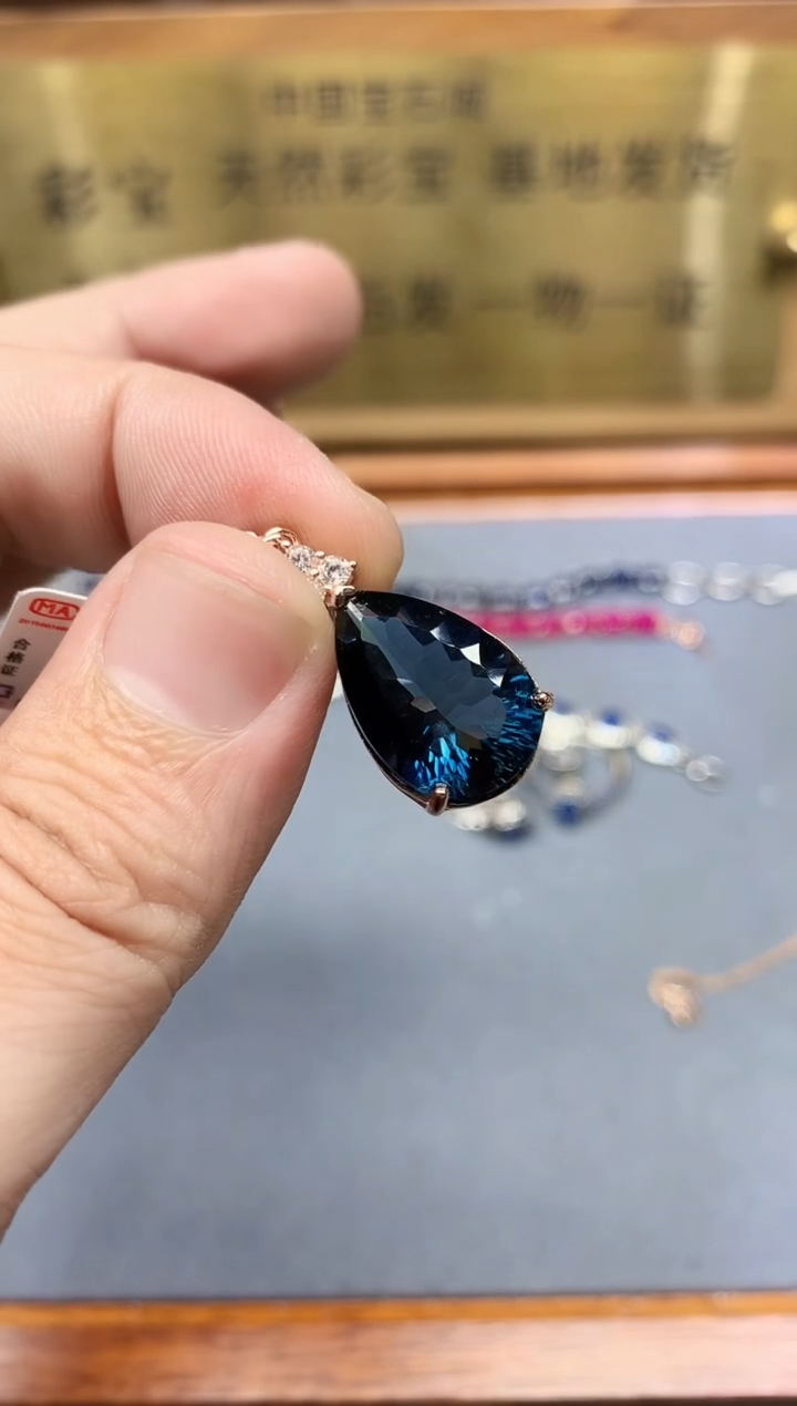 【闪购商品】托帕石颈饰银S925镶嵌........