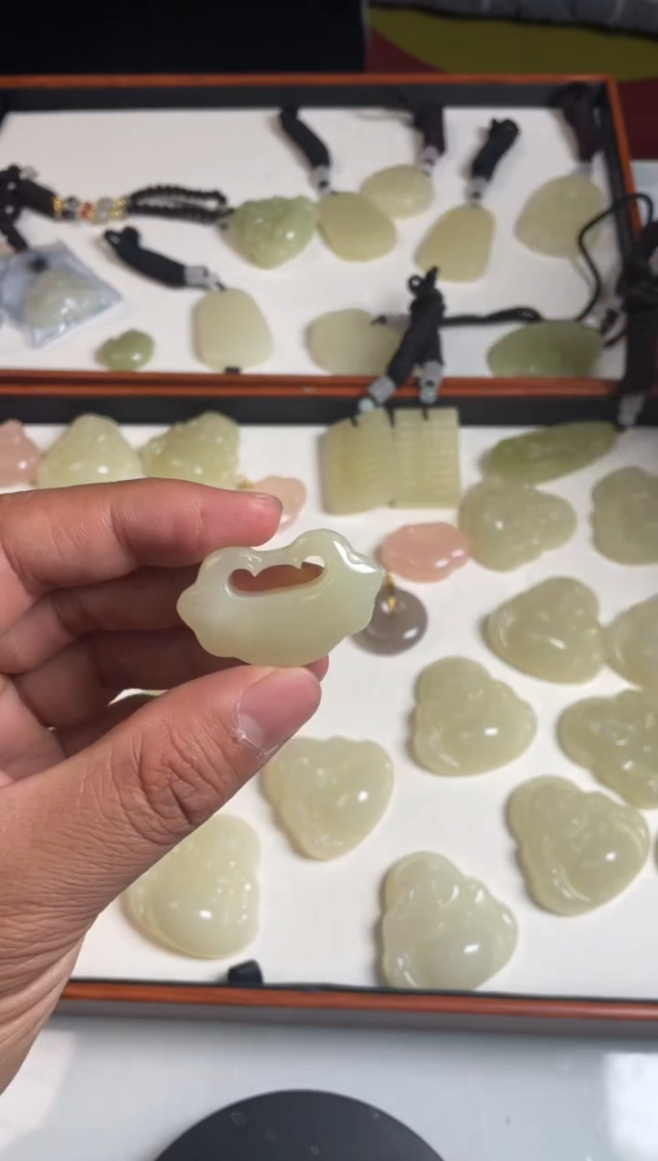 【闪购商品】石英质玉吊坠(赠链)未镶嵌福利