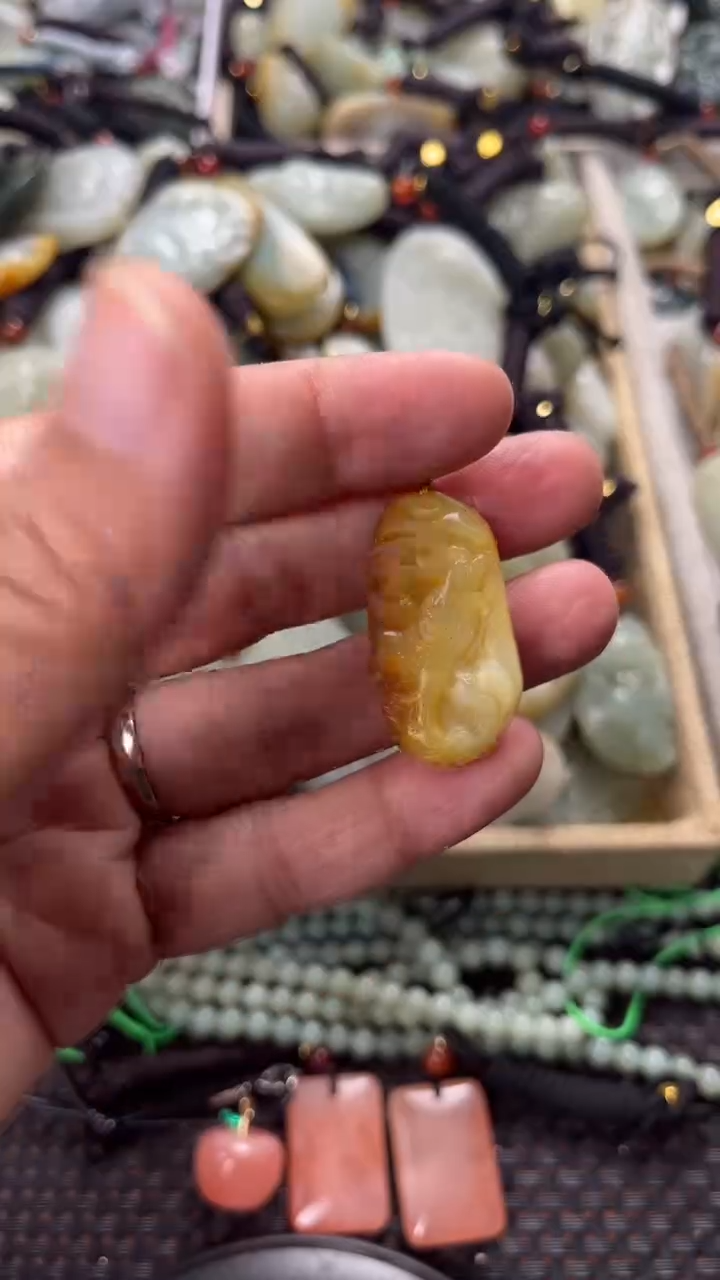 【闪购商品】和田玉颈饰未镶嵌多样性发货没有证书拍一发一有瑕