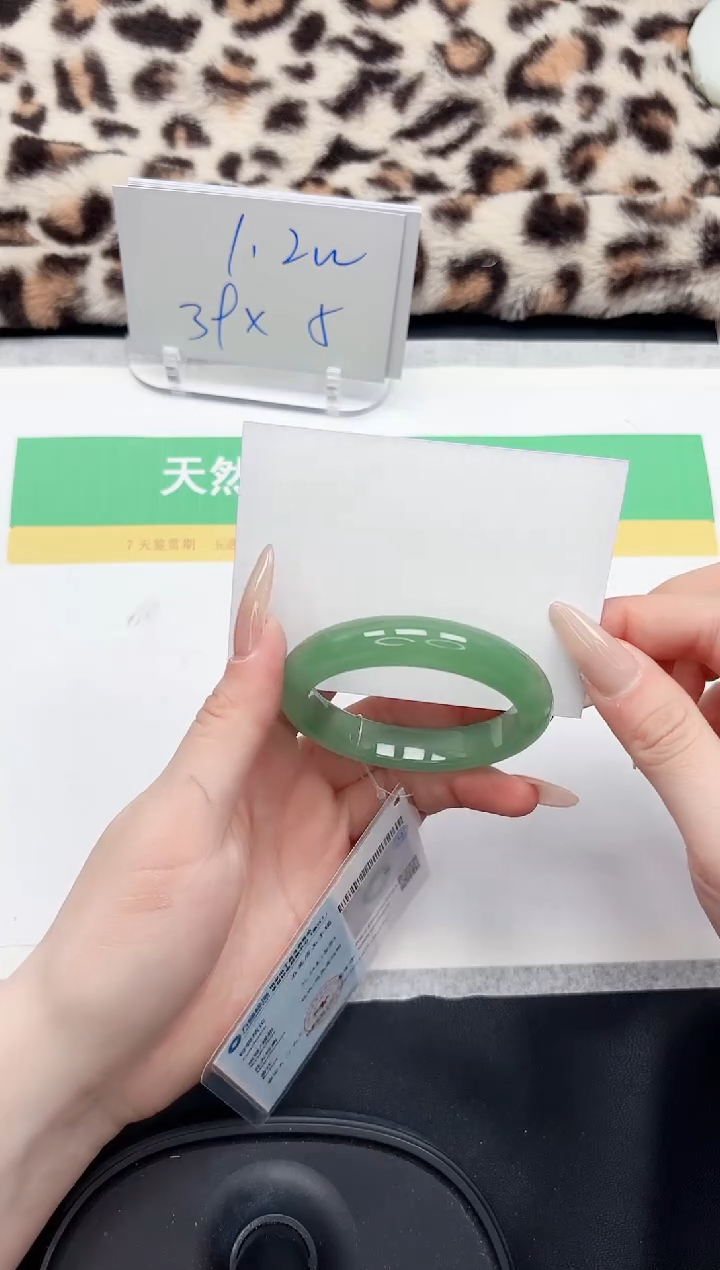 【闪购商品】石英质玉手镯未镶嵌131-52