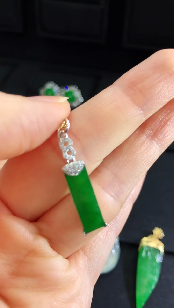 【闪购商品】翡翠吊坠(不含链)18K金镶嵌吊坠