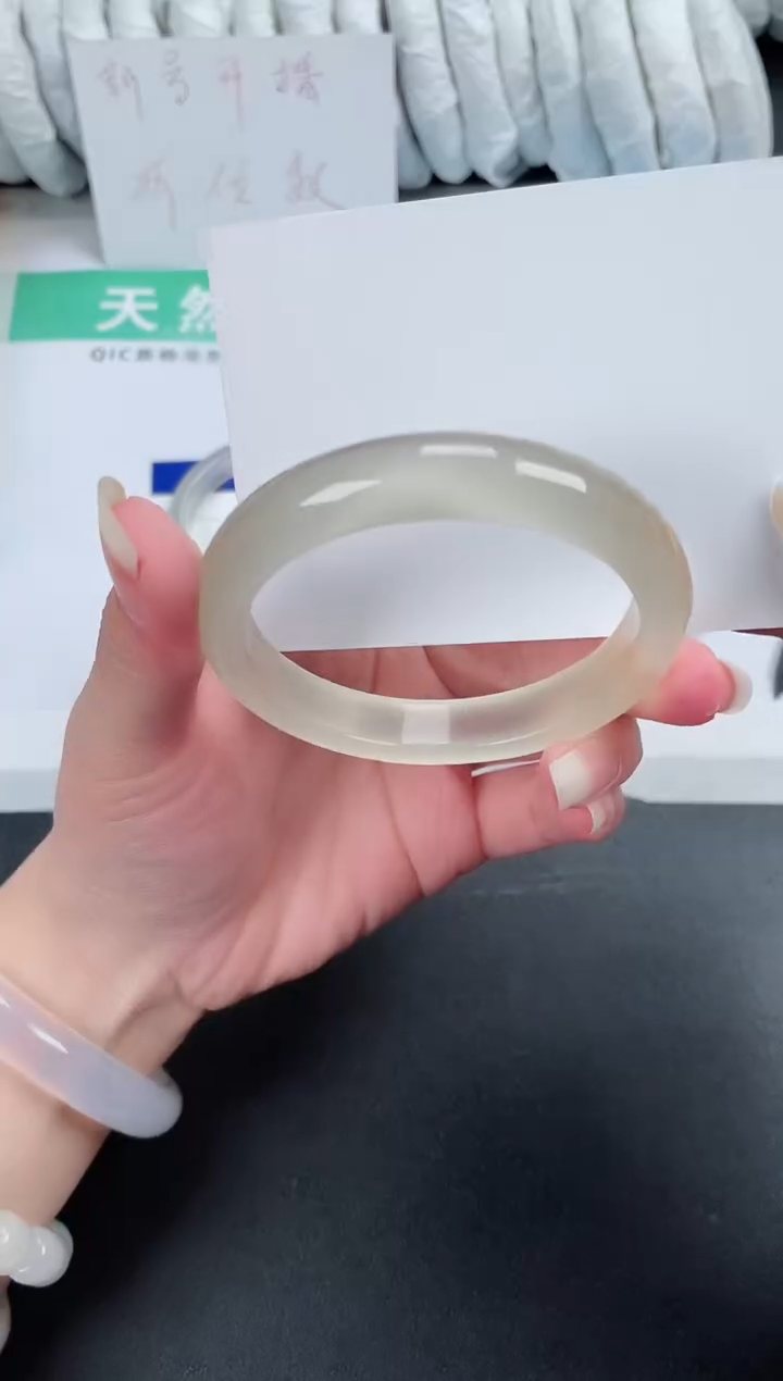 【闪购商品】石英质玉手镯未镶嵌138-56.2