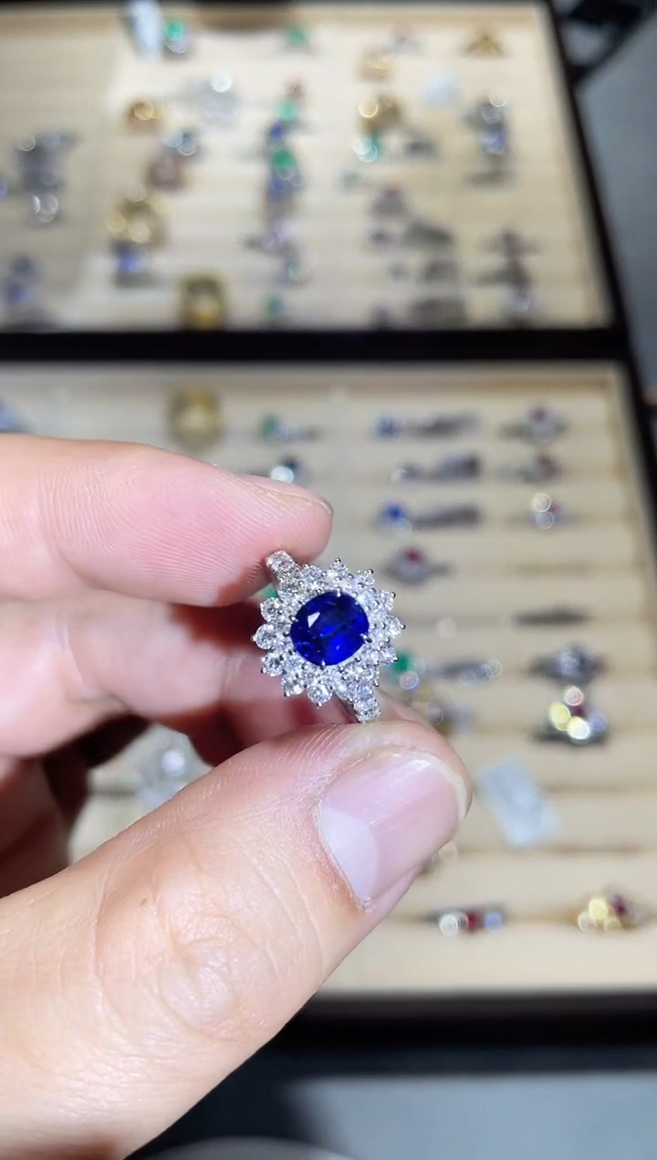 【闪购商品】蓝宝石戒指18K金镶嵌1.61ct