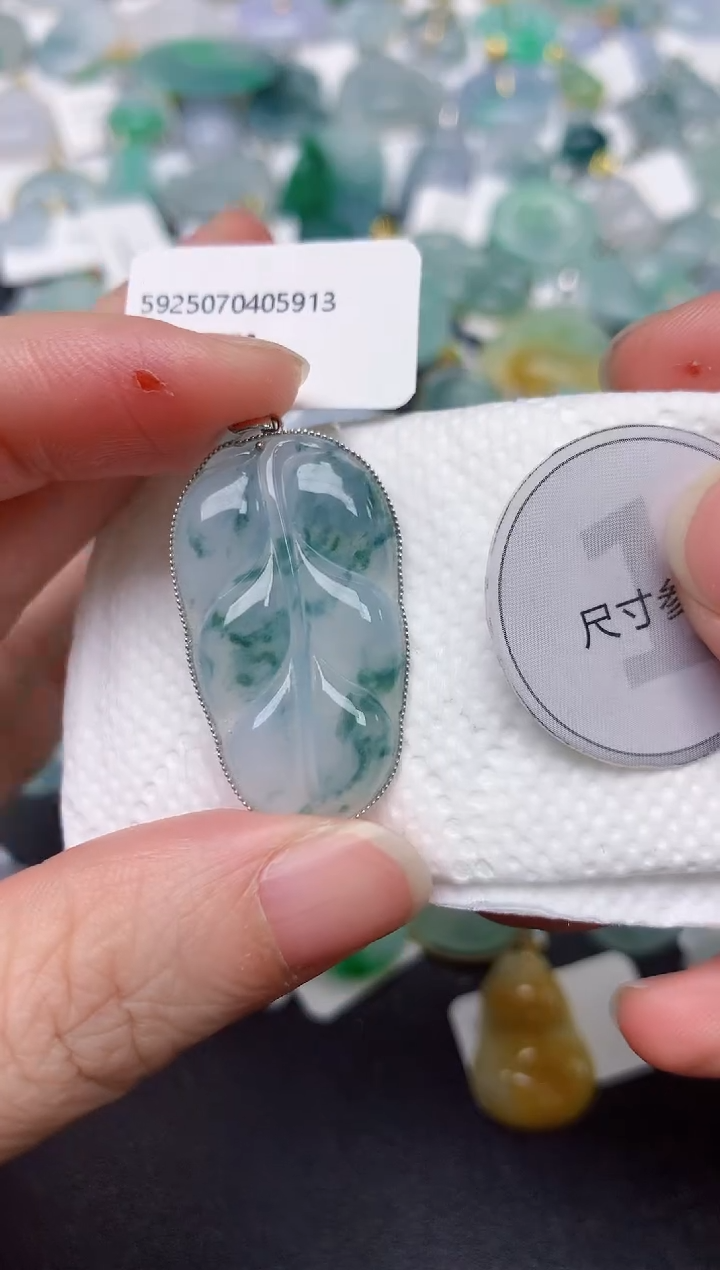颈饰18K金镶嵌翡翠天然缅甸A货翡翠