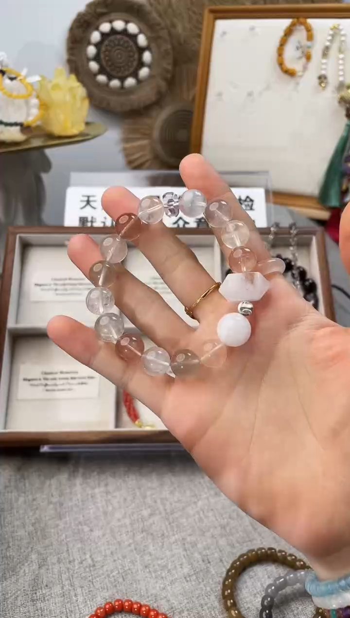 未镶嵌手串水晶?**仪冰透兔毛手串