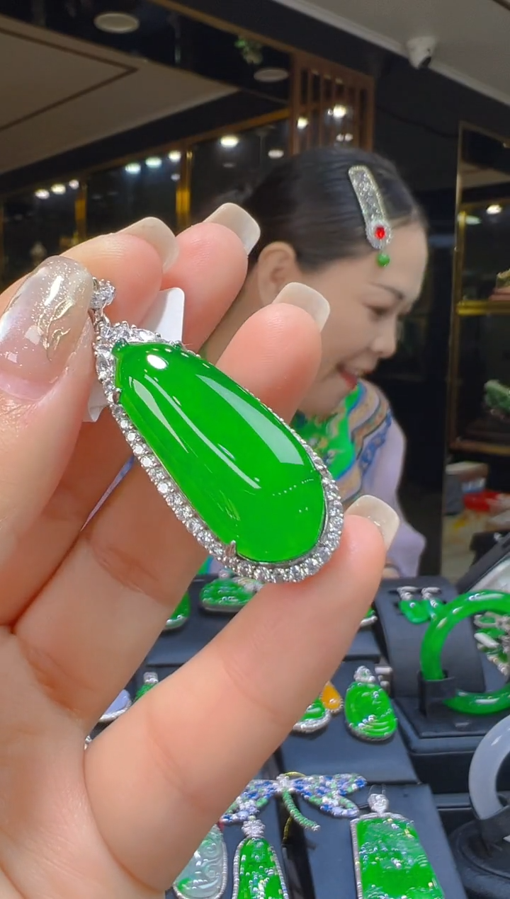 吊坠(赠链)银S925镶嵌翡翠058（多样性发其一）