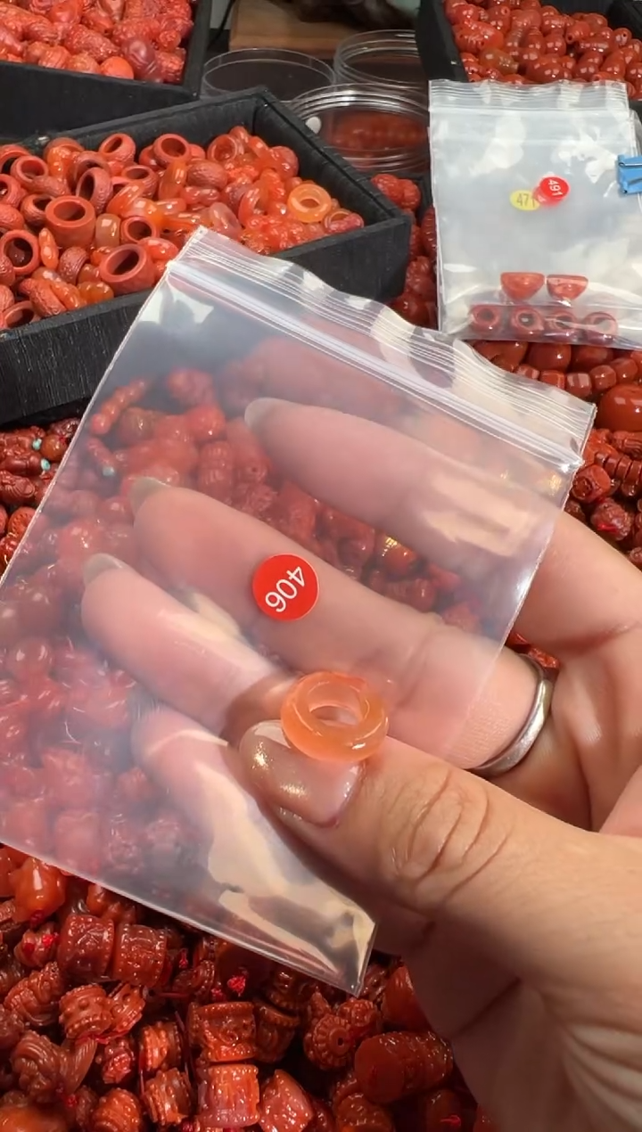 南红玛瑙未镶嵌颈饰1