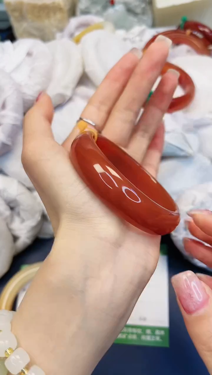 【闪购商品】石英质玉手镯未镶嵌22