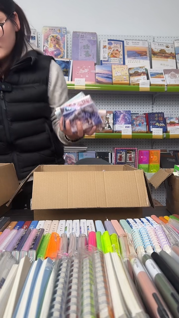 A7粘扣胶套本  女孩封面混搭  10本